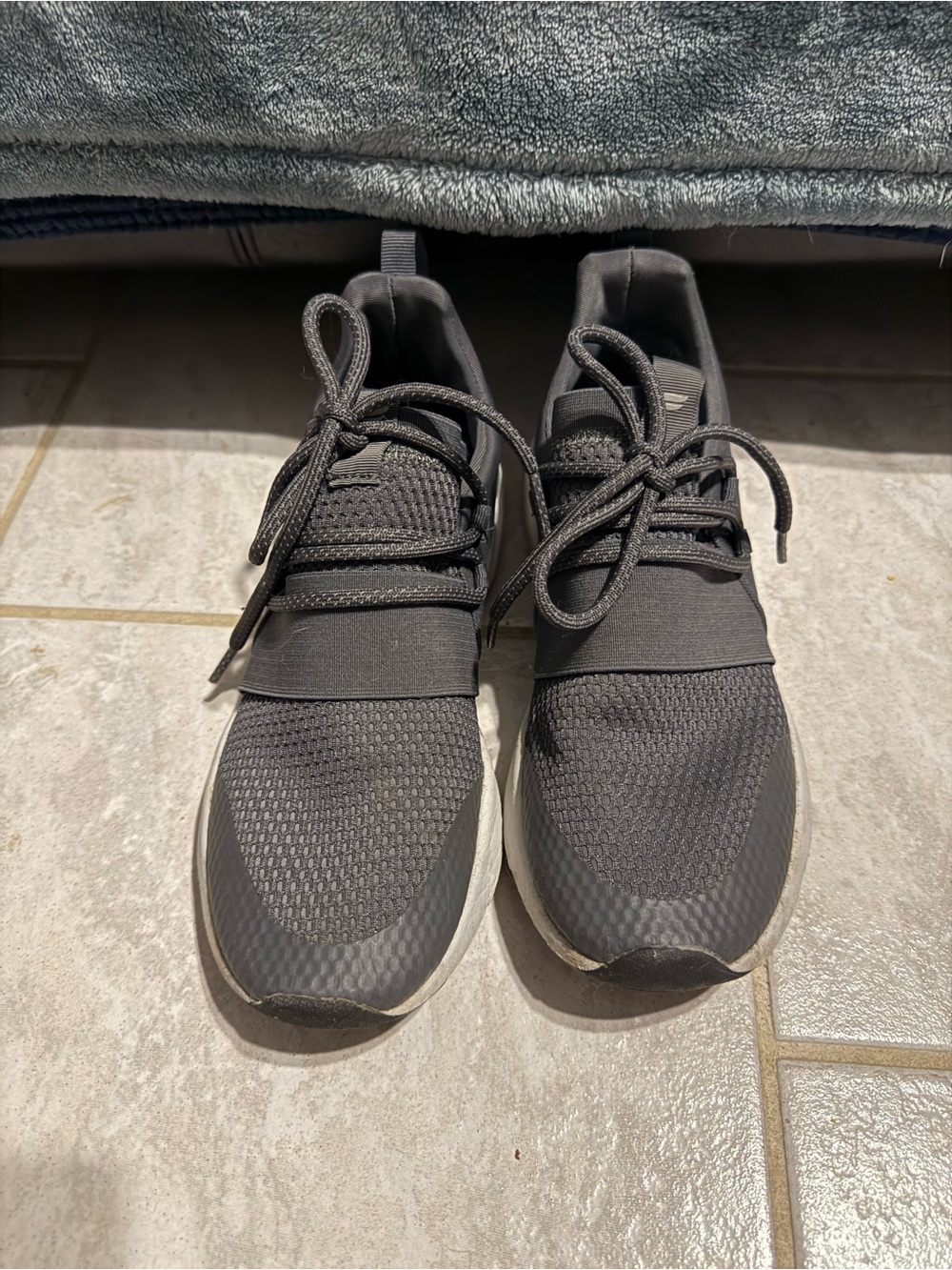Fabletics Zuma Studio Sneaker III Gray/White
